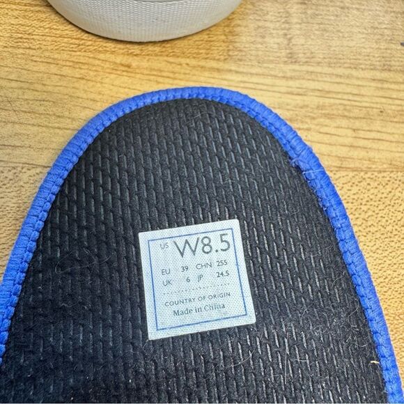 Rothys the sneaker womens size 8.5 sand white shoes slip on - Picture 9 of 9